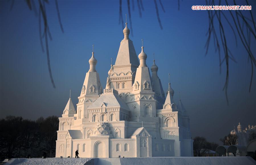 CHINA-HARBIN-WORLD'S HIGHEST SNOW SCULPTURE(CN)