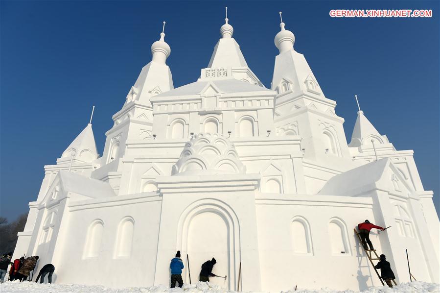 CHINA-HARBIN-WORLD'S HIGHEST SNOW SCULPTURE(CN)