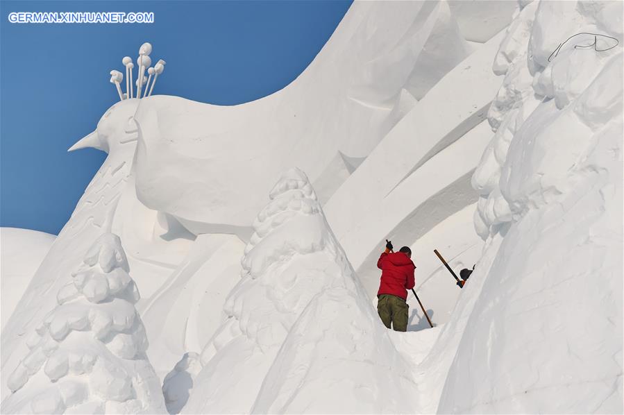 CHINA-CHANGCHUN-SNOW SCULPTURE (CN)