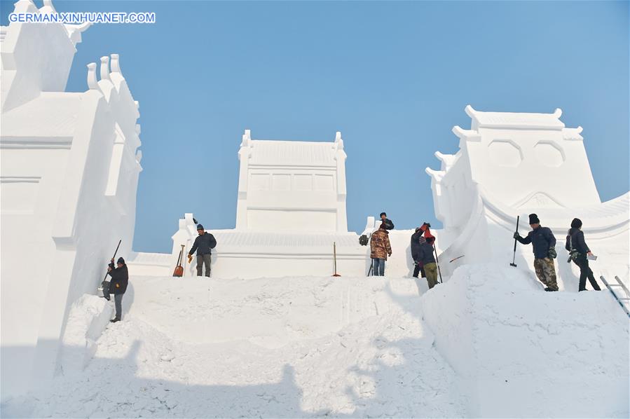 CHINA-CHANGCHUN-SNOW SCULPTURE (CN)