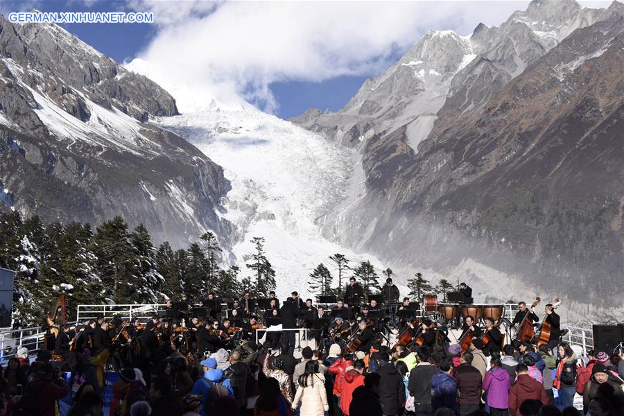 CHINA-SICHUAN-ICE WATERFALL-NEW YEAR CONCERT(CN)