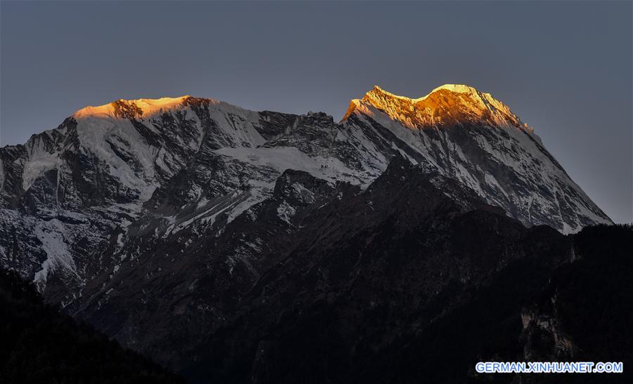 CHINA-TIBET-SNOW MOUNTAIN-SUNSHINE (CN)