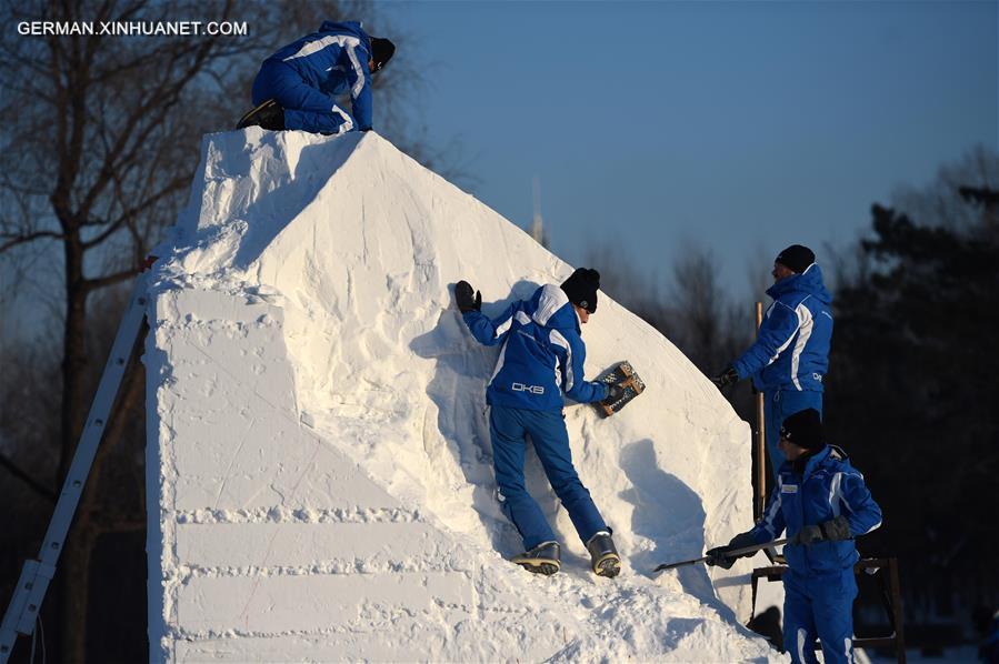 CHINA-HARBIN-SNOW SCULPTURE (CN)