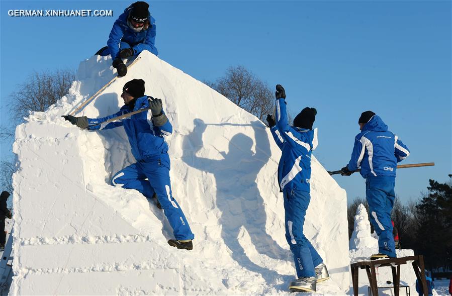 CHINA-HARBIN-SNOW SCULPTURE (CN)