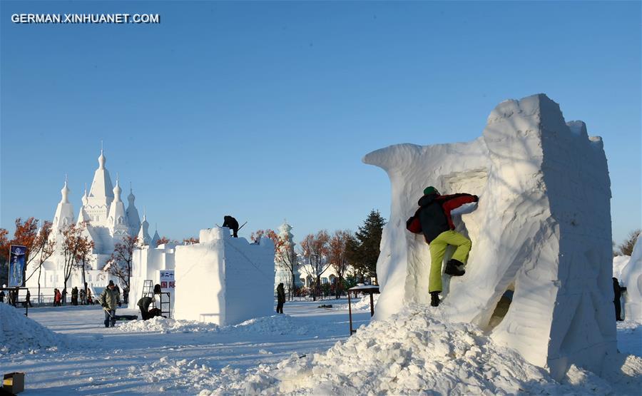 CHINA-HARBIN-SNOW SCULPTURE (CN)