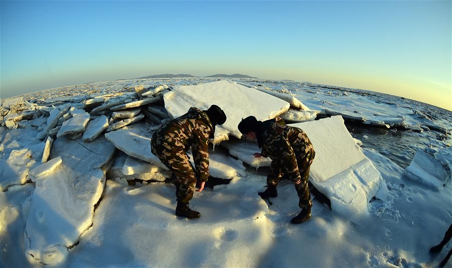 CHINA-LIAONING-XINGCHENG-SEA ICE (CN)