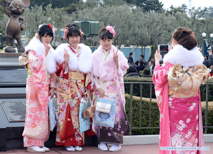 JAPAN-TOKYO-DISNEYLAND-KIMONO