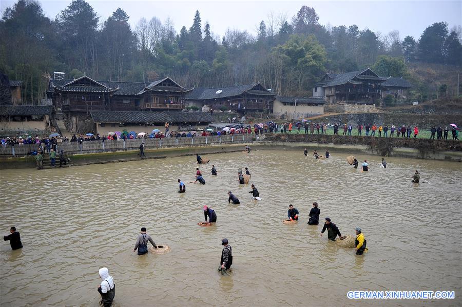 #CHINA-HUNAN-ZHANGJIAJIE-FOLK CUSTOM (CN)