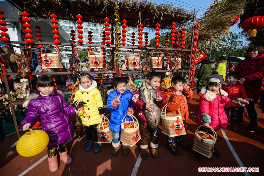 CHINA-HANGZHOU-KINDERGARTEN CHILDREN-LUNAR NEW YEAR (CN)