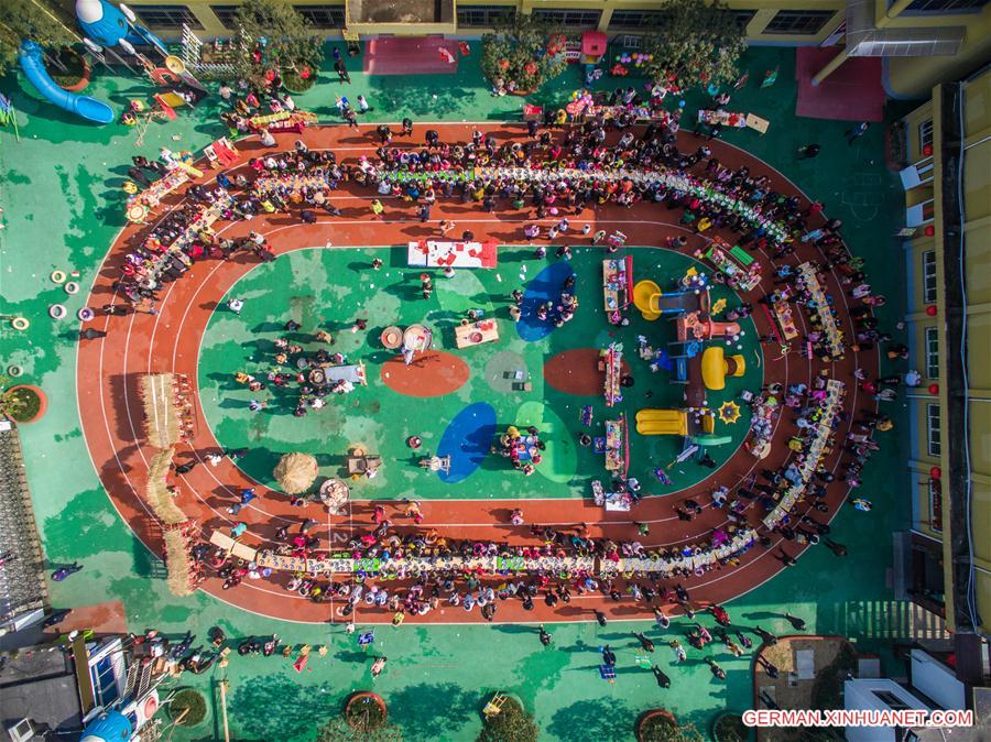 CHINA-HANGZHOU-KINDERGARTEN CHILDREN-LUNAR NEW YEAR (CN)