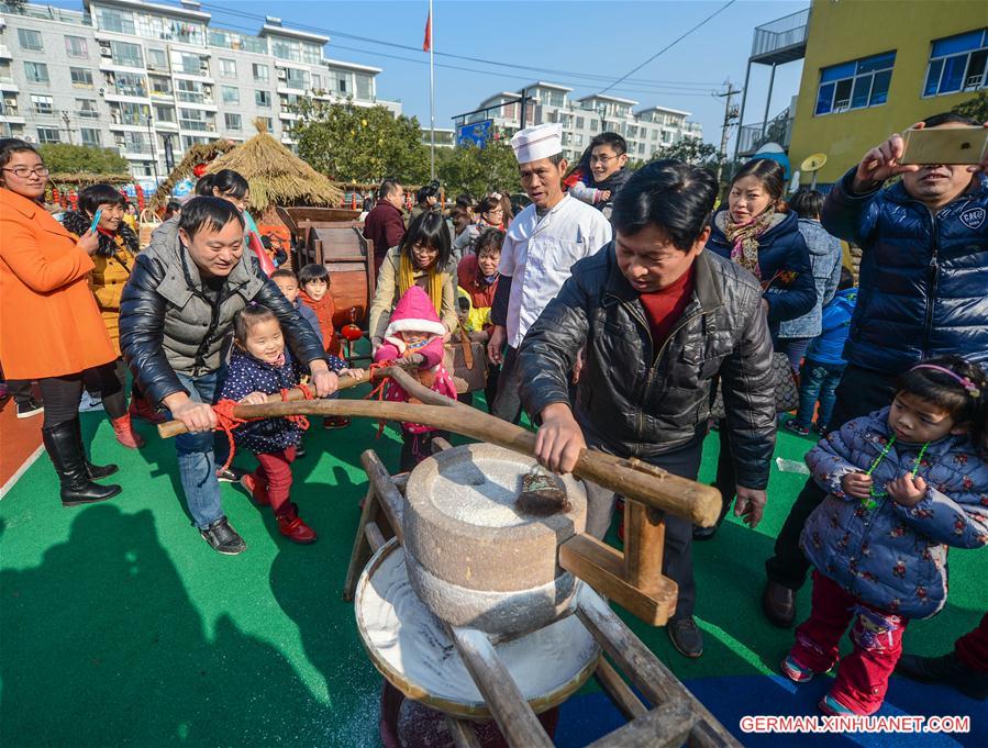 CHINA-HANGZHOU-KINDERGARTEN CHILDREN-LUNAR NEW YEAR (CN)