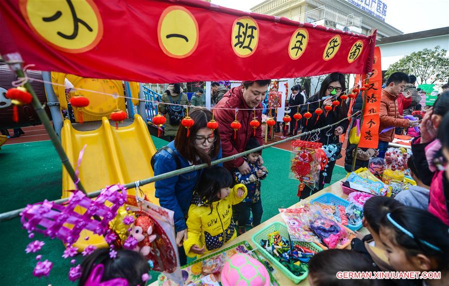 CHINA-HANGZHOU-KINDERGARTEN CHILDREN-LUNAR NEW YEAR (CN)