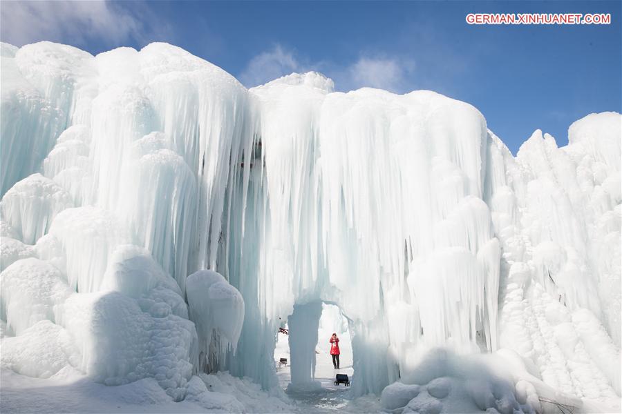 #CHINA-HEBEI-PINGSHAN-FROZEN WATERFALL (CN)