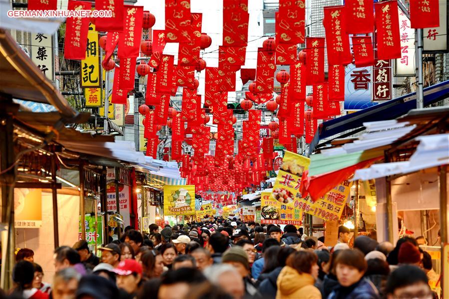 CHINA-TAIWAN-SPRING FESTIVAL-SHOPPING (CN)