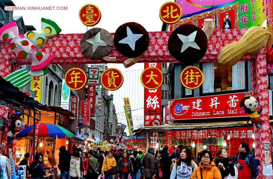 CHINA-TAIWAN-SPRING FESTIVAL-SHOPPING (CN)