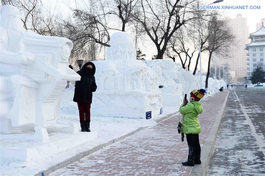 CHINA-HARBIN-CAMPUS-SNOW SCULPTURE (CN)