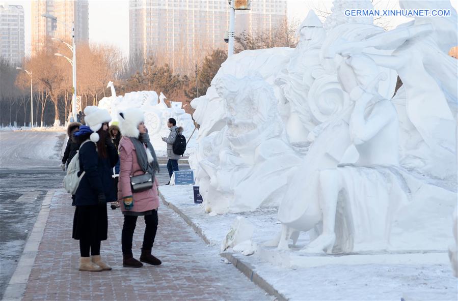 CHINA-HARBIN-CAMPUS-SNOW SCULPTURE (CN)