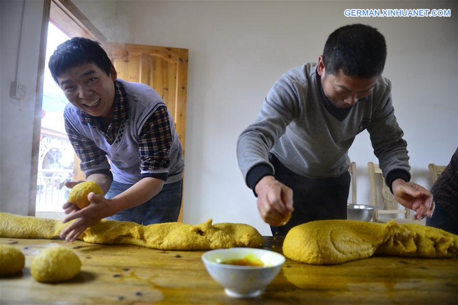 CHINA-JIANGXI-SPRING FESTIVAL-TRADITIONAL SNACK (CN) 