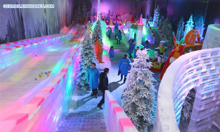 #CHINA-ZHEJIANG-ICE SCULPTURE (CN)