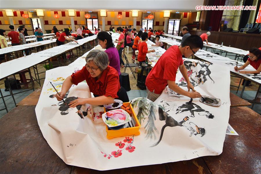 MALAYSIA-KELANG-SPRING FESTIVAL-PAINTING