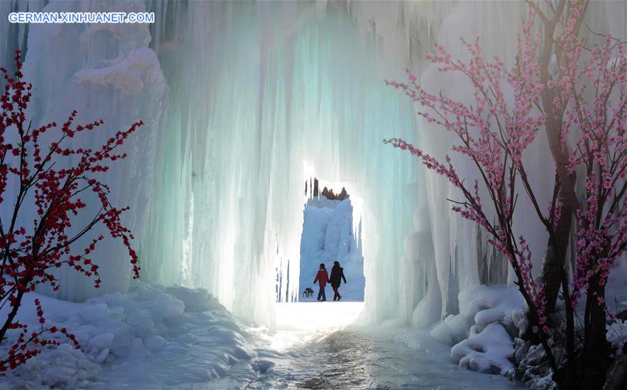 CHINA-HEBEI-SHIJIAZHUANG-FROZEN WATERFALL(CN)