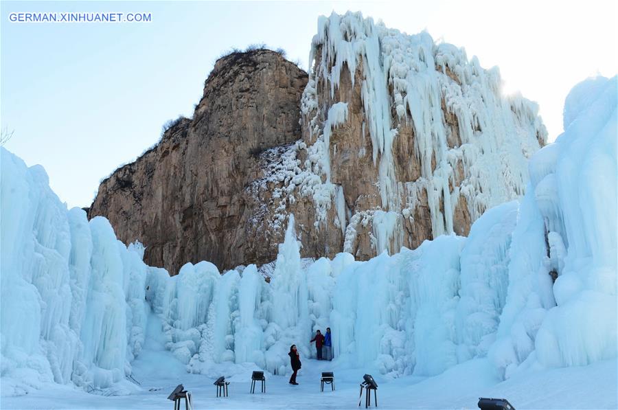 CHINA-HEBEI-SHIJIAZHUANG-FROZEN WATERFALL(CN)