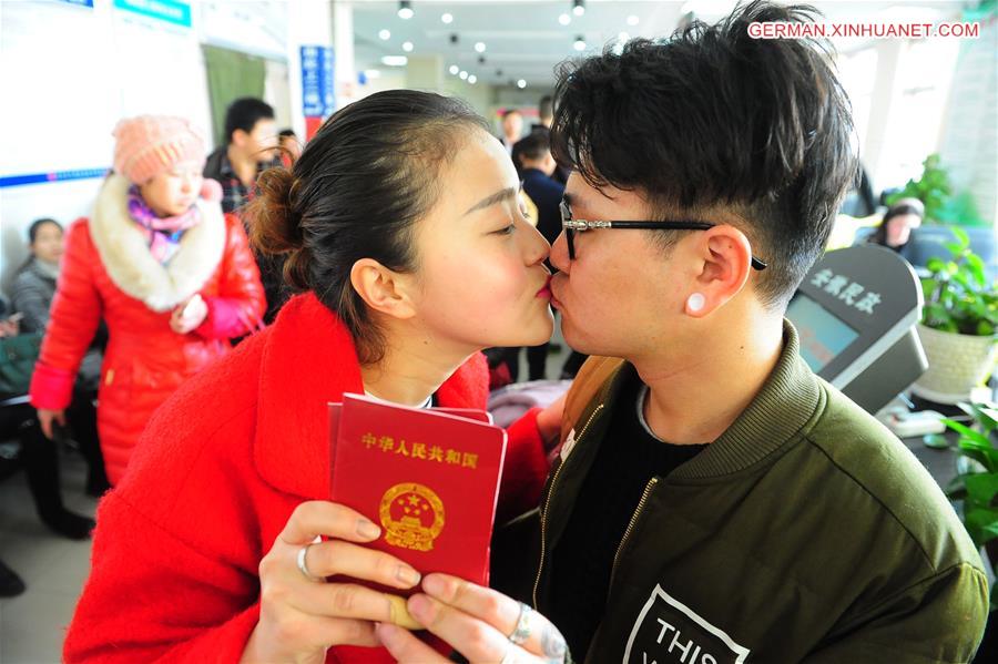 #CHINA-VALENTINE'S DAY-MARRIAGE REGISTRATION (CN) 