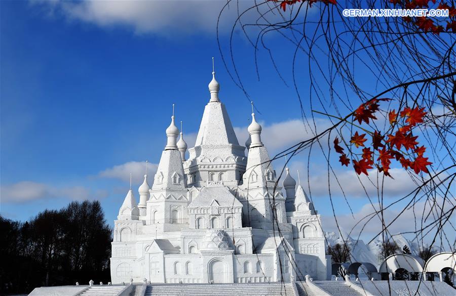 CHINA-HARBIN-WORLD'S HIGHEST SNOW SCULPTURE (CN)