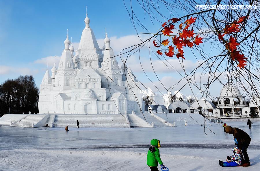 CHINA-HARBIN-WORLD'S HIGHEST SNOW SCULPTURE (CN)