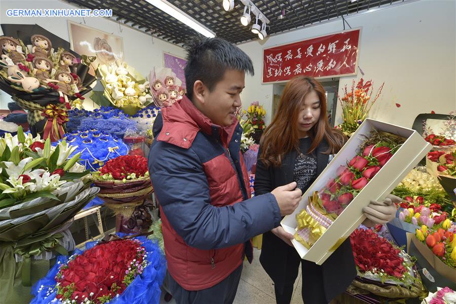 CHINA-NINGXIA-YINCHUAN-VALENTINE'S DAY-BOUQUETS (CN)