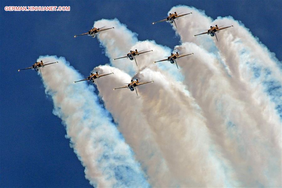 SINGAPORE-AIRSHOW-AEROBATIC FLYING