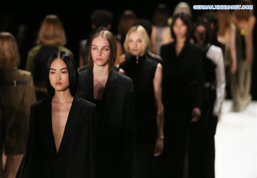 U.S.-NEW YORK-FASHION WEEK-VERA WANG