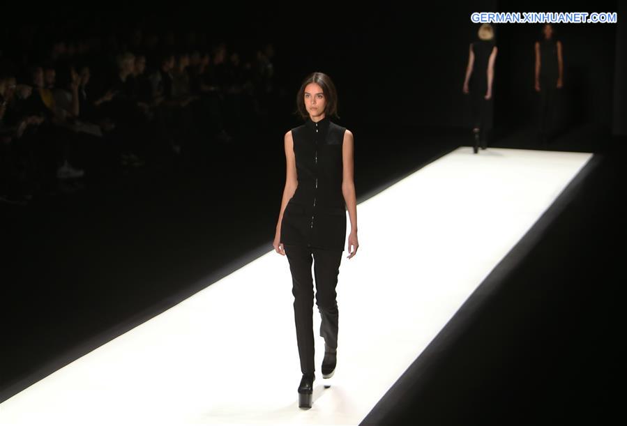 U.S.-NEW YORK-FASHION WEEK-VERA WANG