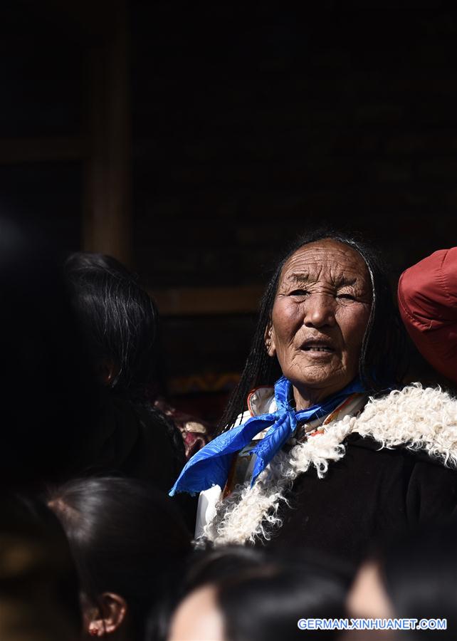 CHINA-QINGHAI-TONGREN-RONGWO MONASTERY-BUDDHIST RITUAL (CN) 