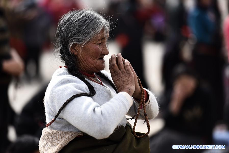 CHINA-QINGHAI-TONGREN-RONGWO MONASTERY-BUDDHIST RITUAL (CN) 