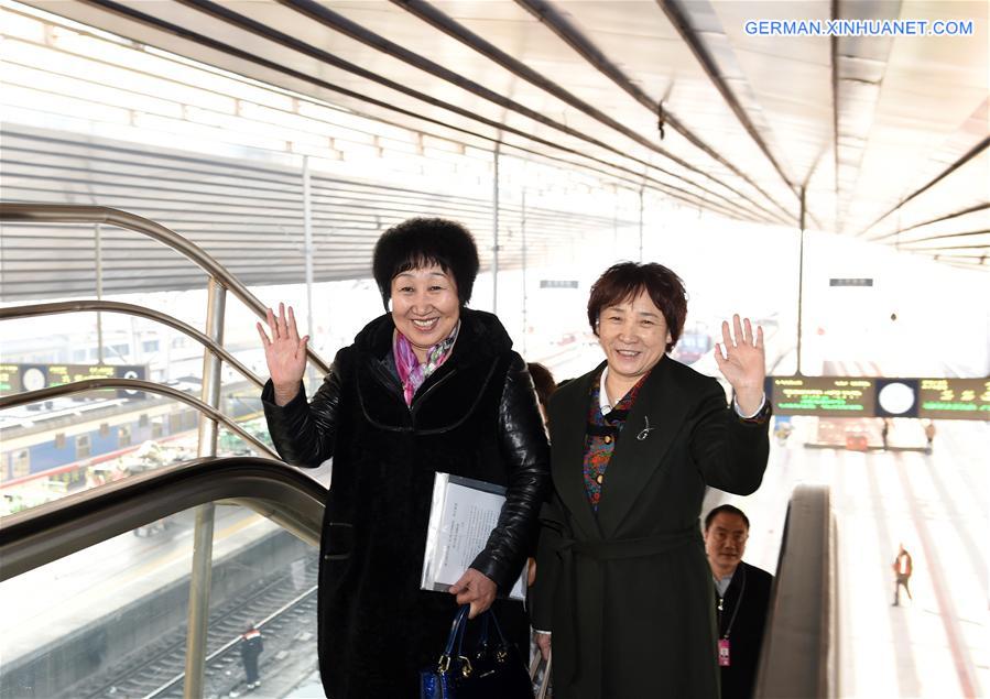 (TWO SESSIONS)CHINA-BEIJING-CPPCC MEMBERS-ARRIVAL (CN) 