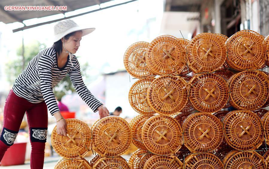 #CHINA-GUANGXI-LIUJIANG COUNTY-WEAVING (CN)