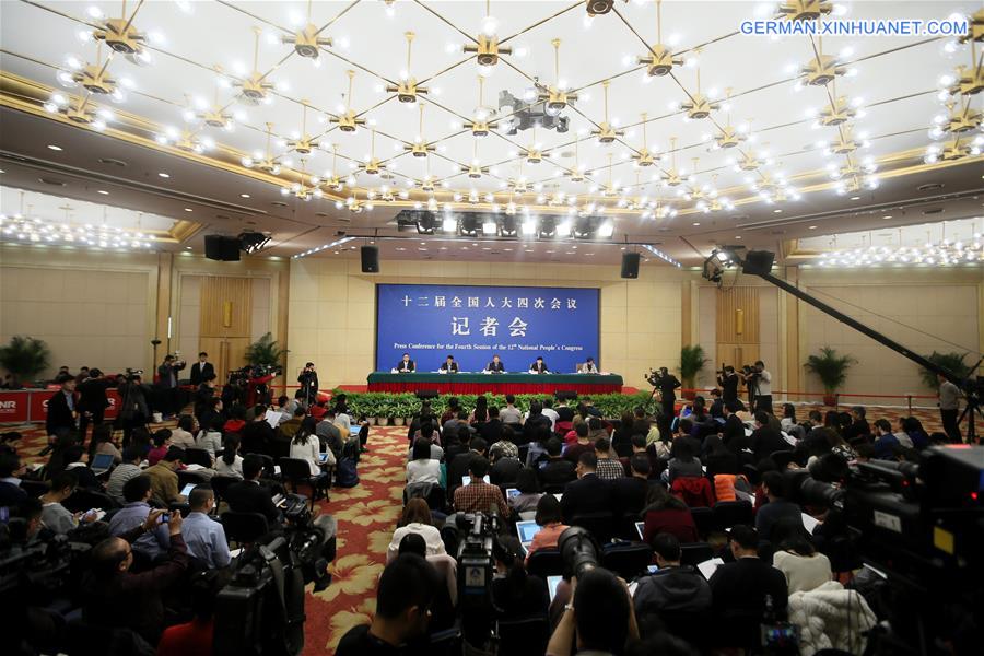 (TWO SESSIONS)CHINA-BEIJING-NPC-PRESS CONFERENCE-TAXI (CN) 