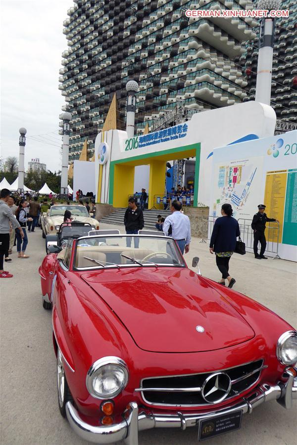 CHINA-SANYA-VINTAGE CAR-PARADE (CN)