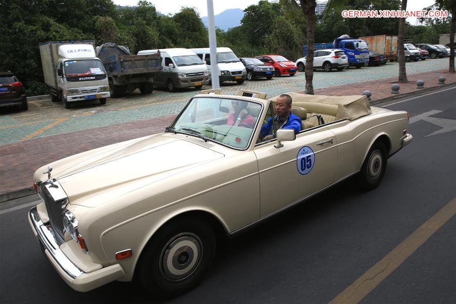 CHINA-SANYA-VINTAGE CAR-PARADE (CN)