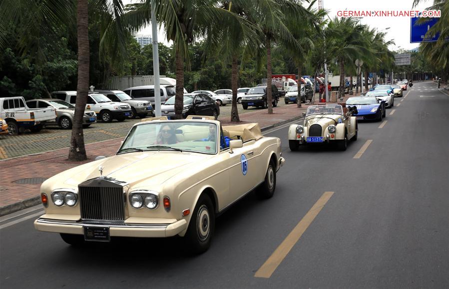 CHINA-SANYA-VINTAGE CAR-PARADE (CN)