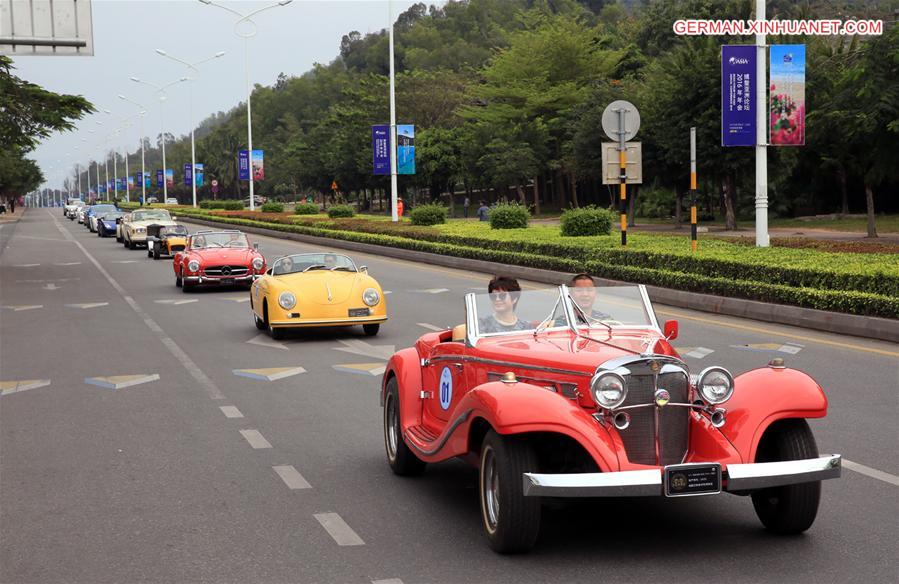 CHINA-SANYA-VINTAGE CAR-PARADE (CN)