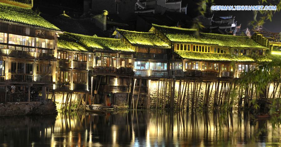 CHINA-HUNAN-FENGHUANG ANCIENT TOWN-NIGHT VIEW (CN)