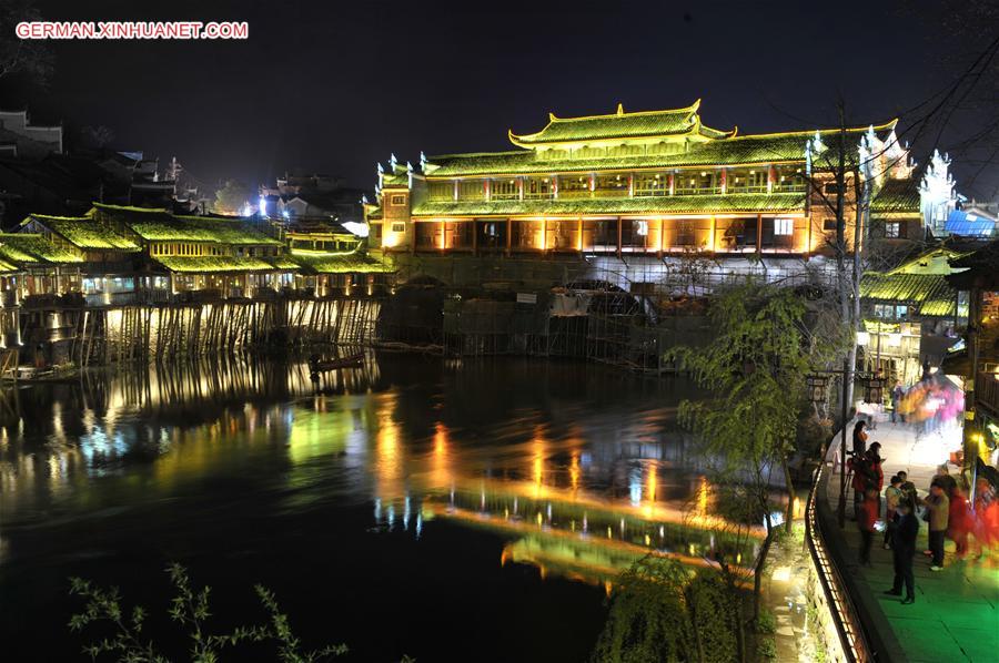 CHINA-HUNAN-FENGHUANG OLD TOWN-ADMISSION FEE-ABOLITION (CN)