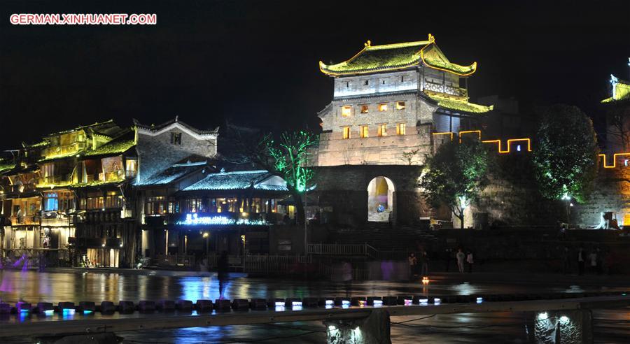 CHINA-HUNAN-FENGHUANG OLD TOWN-ADMISSION FEE-ABOLITION (CN)