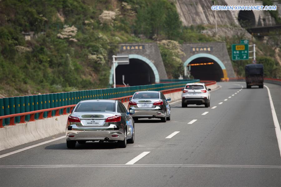 CHINA-DRIVERLESS CAR-ROAD TEST (CN)