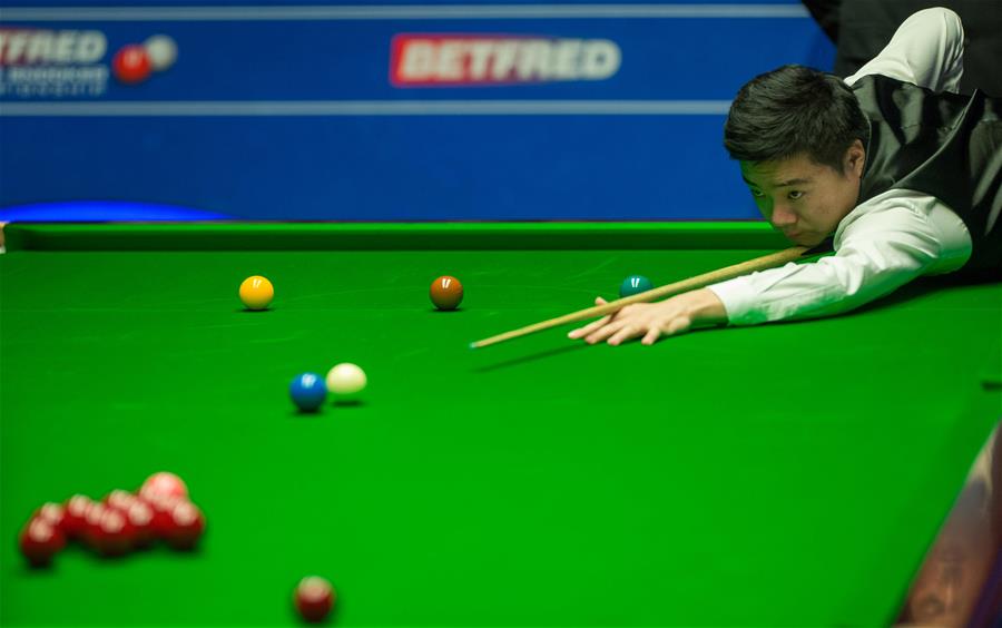 (SP)BRITAIN-SHEFFIELD-SNOOKER-WORLD CHAMPIONSHIP-DING VS GOULD