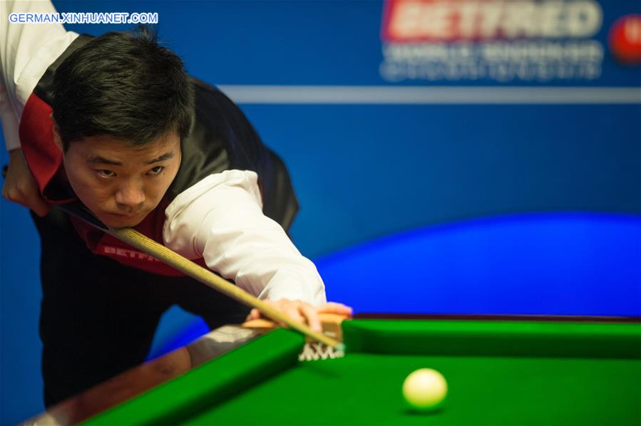 (SP)BRITAIN-SHEFFIELD-SNOOKER-WORLD CHAMPIONSHIP-DING JUNHUI VS JUDD TRUMP 