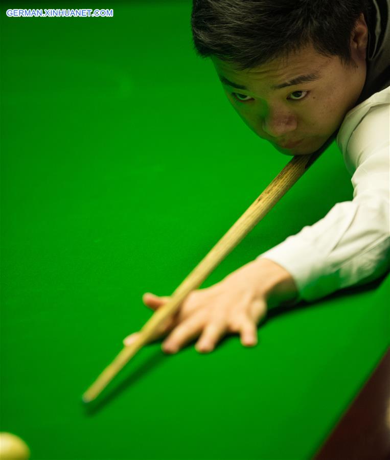 (SP)BRITAIN-SHEFFIELD-SNOOKER-WORLD CHAMPIONSHIP-DING JUNHUI VS JUDD TRUMP