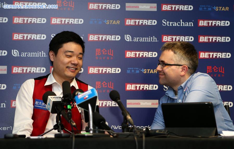 (SP)BRITAIN-SHEFFIELD-SNOOKER-WORLD CHAMPIONSHIP-DING JUNHUI VS JUDD TRUMP